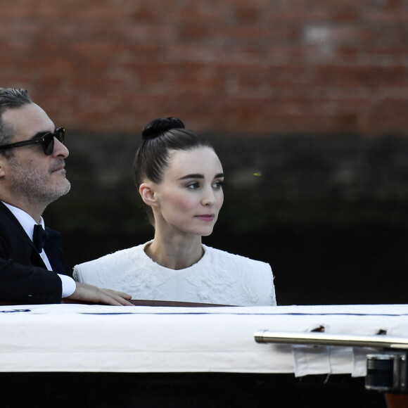 Joaquin Phoenix et sa fiancée Rooney Mara en bateau lors du 76ème Festival du Film de Venise, la Mostra à Venise en Italie le 31 Août 2019.
