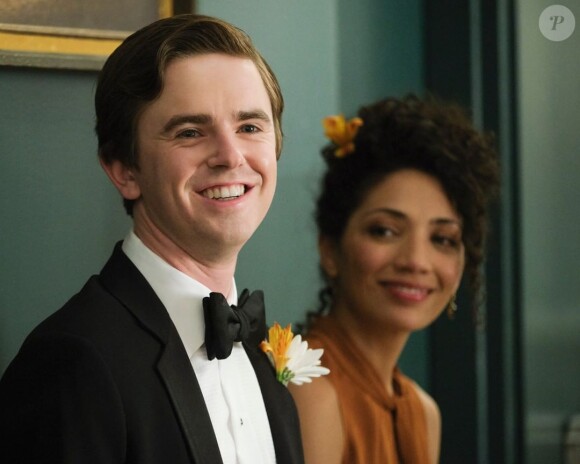 Shaun amoureux de Carly dans la saison 3 de la série "Good doctor" diffusée sur TF1. 