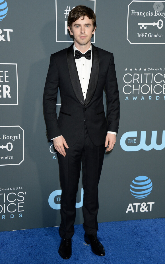 Freddie Highmore au photocall de la soirée des 24ème Critics Choice Awards au Barker Hangar à Santa Monica, Los Angeles, Californie, Etats-Unis, le 13 janvier 2019. 