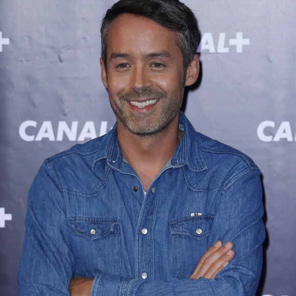 Archives - No Web - En France, à Paris, Yann Barthès lors de la conférence de presse de rentrée 2013-2014 de Canal+ à l'Electric Club le 28 août 2013.