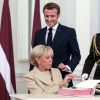 La première dame Brigitte Macron - Le président Emmanuel Macron et le président de la Lettonie Egils Levits lors d'une conférence de presse conjointe au château de Riga, Lettonie après la cérémonie d'accueil. © Stéphane Lemouton / Bestimage