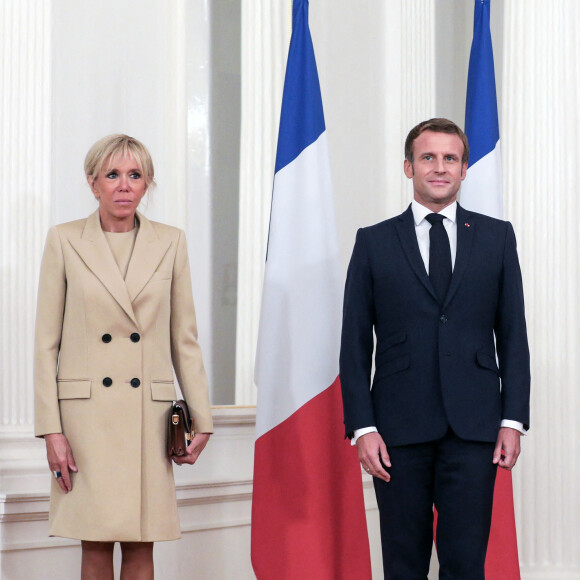 La première dame Brigitte Macron - Le président Emmanuel Macron et le président de la Lettonie Egils Levits lors d'une conférence de presse conjointe au château de Riga, Lettonie après la cérémonie d'accueil le 29 septembre 2020. © Stéphane Lemouton / Bestimage