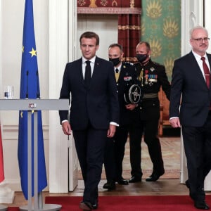 Le président Emmanuel Macron et le président de la Lettonie Egils Levits lors d'une conférence de presse conjointe au château de Riga, Lettonie après la cérémonie d'accueil le 29 septembre 2020. © Stéphane Lemouton / Bestimage