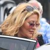 Loana Petrucciani quitte l'aérogare d'Orly Ouest puis monte dans un taxi