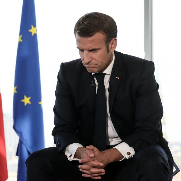 Le président de la république, Emmanuel Macron et Egils Levits, président de la république de Lettonie participent à une table ronde avec des experts de la protection de la démocratie et la participation des citoyens à la bibliothèque nationale de Riga, Lettonie, le 30 septembre 2020. © Stéphane Lemouton / Bestimage