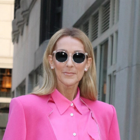 Celine Dion a choisi de s'habiller en rose pour la Journée Internationale pour les Droits des Femmes à New York le 7 mars 2020. 