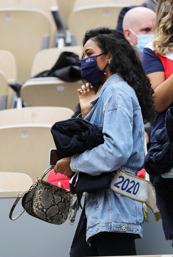 Clémence Botino, Miss France 2020, assiste des Internationaux de France de tennis à Roland Garros. Paris, le 30 Septembre 2020 © Dominique Jacovides / Bestimage