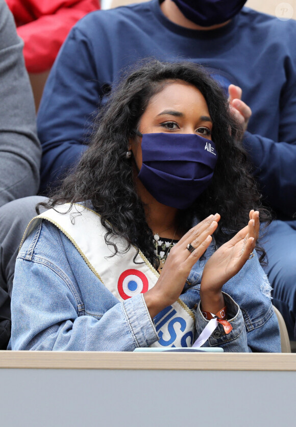 Clémence Botino, Miss France 2020, assiste des Internationaux de France de tennis à Roland Garros. Paris, le 30 Septembre 2020 © Dominique Jacovides / Bestimage