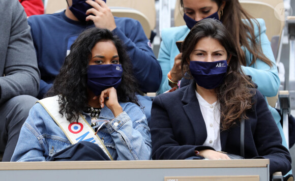 Clémence Botino, Miss France 2020, assiste des Internationaux de France de tennis à Roland Garros. Paris, le 30 Septembre 2020 © Dominique Jacovides / Bestimage