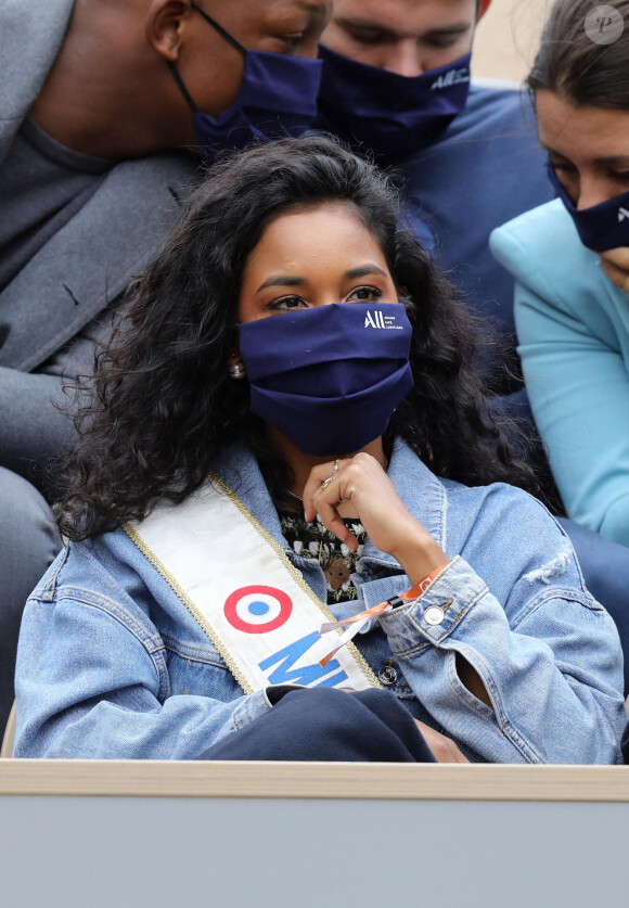 Clémence Botino, Miss France 2020, assiste des Internationaux de France de tennis à Roland Garros. Paris, le 30 Septembre 2020 © Dominique Jacovides / Bestimage