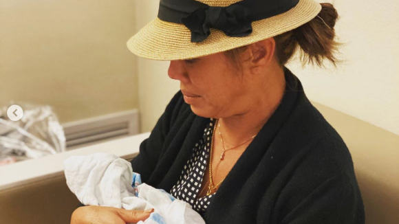 Chrissy Teigen : Sa mère en pleurs devant son petit-fils mort né