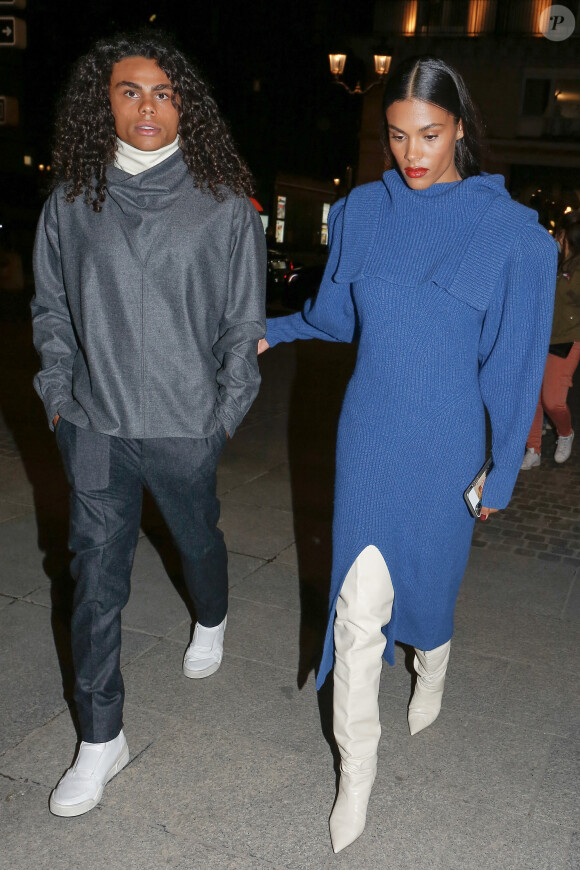 Tina et Zakari Kunakey arrivent au défilé de mode prêt-à-porter printemps-été 2021 "Isabel Marant" à Paris. Le 1er octobre 2020.