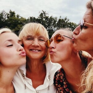 Alexandra Lamy, sa maman, sa soeur Audrey Lamy et sa fille Chloé Jouannet, sur Instagram pour la fête des Mères, le 7 juin 2020.