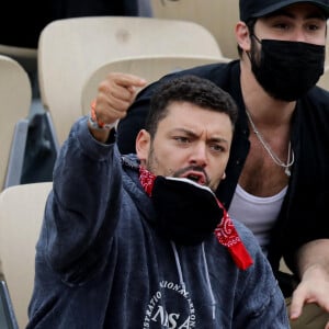 Kev Adams est venu encourager son ami Stanislas Wawrinka qui jouait face à Henri Gaston lors du tournoi de tennis des Internationaux de Roland Garros à Paris. Le 2 octobre 2020 © Dominique Jacovides / Bestimage