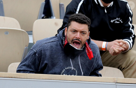 Kev Adams est venu encourager son ami Stanislas Wawrinka qui jouait face à Henri Gaston lors du tournoi de tennis des Internationaux de Roland Garros à Paris. Le 2 octobre 2020 © Dominique Jacovides / Bestimage