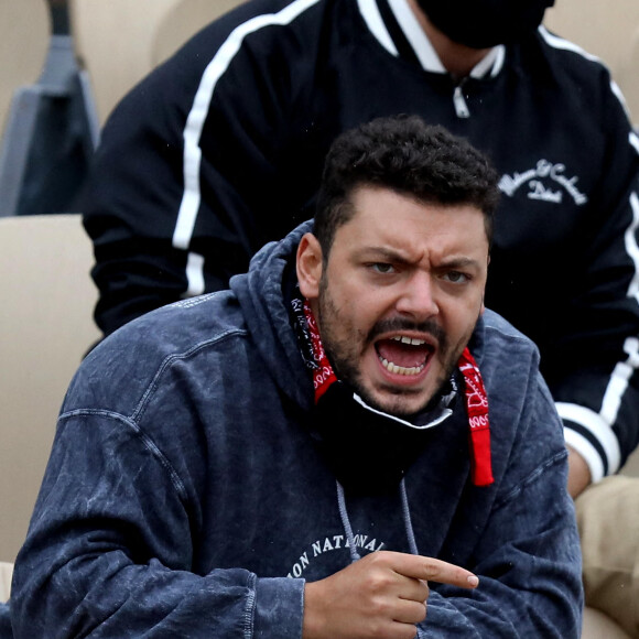 Kev Adams est venu encourager son ami Stanislas Wawrinka qui jouait face à Henri Gaston lors du tournoi de tennis des Internationaux de Roland Garros à Paris. Le 2 octobre 2020 © Dominique Jacovides / Bestimage