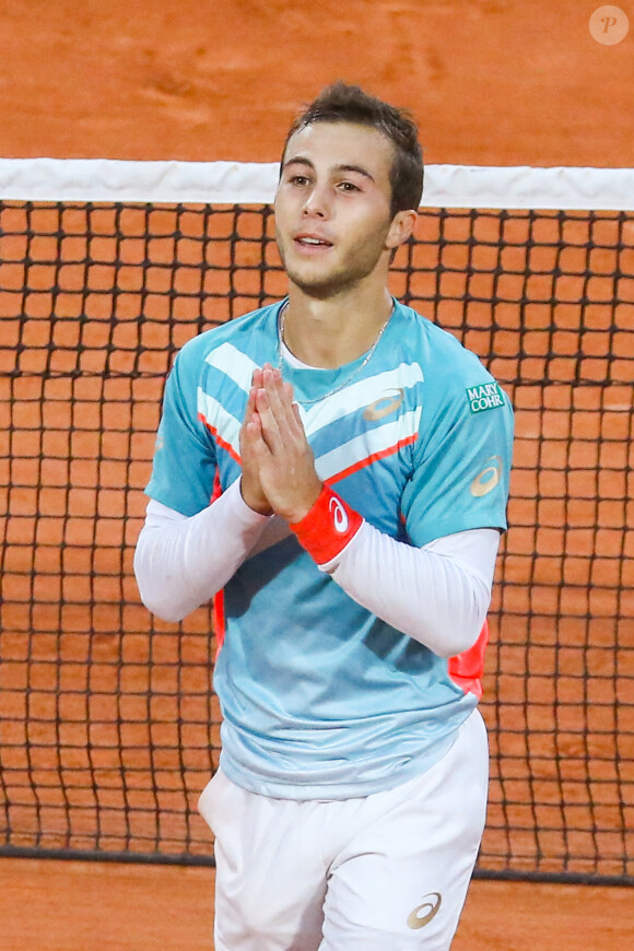 Hugo Gaston (FRA - 239ème mondial, 20ans) élimine Stan Wawrinka (CH - ancien vainqueur du tournoi, 17ème mondial) et file en 8es de finale lors du tournoi de Roland Garros à Paris le 2 octobre 2020. © DOMINIQUE JACOVIDES / BESTIMAGE