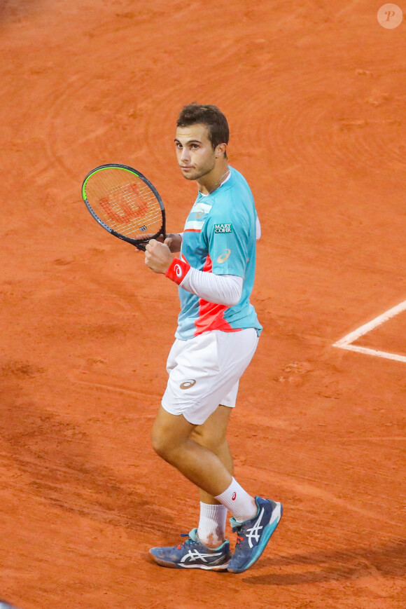 Hugo Gaston (FRA - 239ème mondial, 20ans) élimine Stan Wawrinka (CH - ancien vainqueur du tournoi, 17ème mondial) et file en 8es de finale lors du tournoi de Roland Garros à Paris le 2 octobre 2020. © DOMINIQUE JACOVIDES / BESTIMAGE