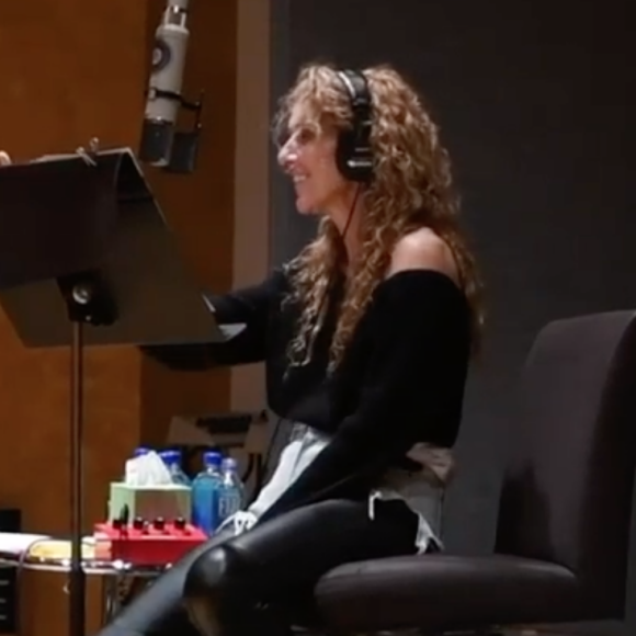 Céline Dion, en studio lors de l'enregistrement de la chanson "The Chase", extraite de l'album "Courage".