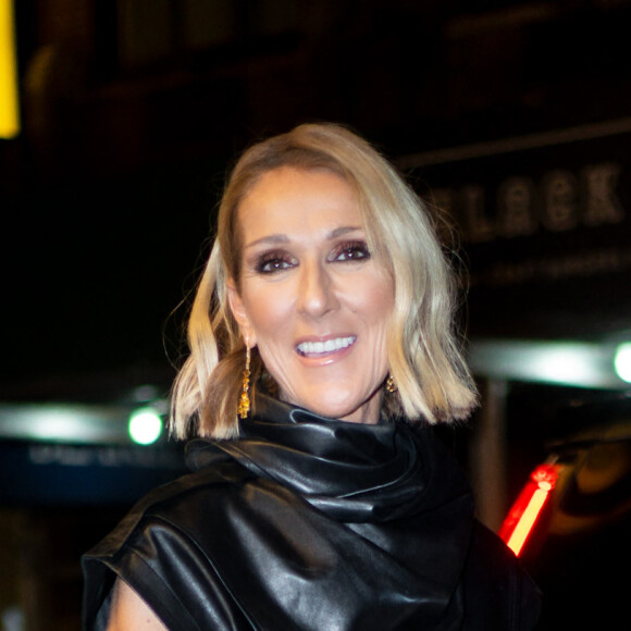 Céline Dion quitte un théâtre de Broadway à New York le 4 février 2020. Elle a assisté à la pièce "Nederlands Dans Theatre" au New York City Centre.
