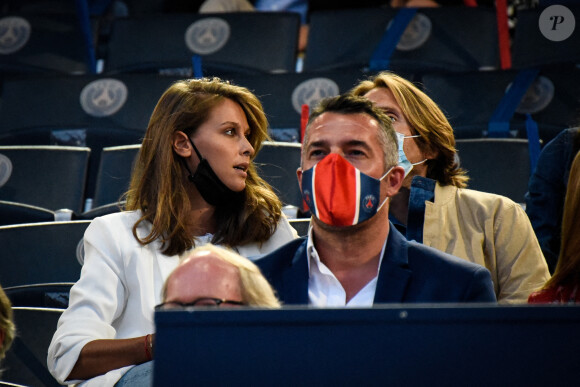 Arnaud Ducret, Ophélie Meunier et son mari Mathieu Vergne - People et supporters au Parc des Princes pour assister à la finale de la ligue des Champions UEFA 2020 sur écran géant à Paris, le 23 août 2020. Le Bayern de Munich remporte la finale de la ligue des Champions UEFA 2020 à Lisbonne en gagnant 1-0 face au PSG (Paris Saint-Germain). © Federico Pestellini / Panoramic / Bestimage