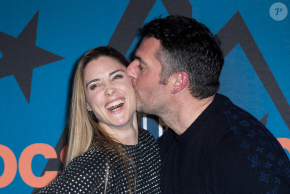 Arnaud Ducret et sa compagne Claire Francisci au photocall du film "Divorce Club" lors de la 23ème édition du festival international du film de comédie l'Alpe d'Huez, le 17 janvier 2020. © Cyril Moreau/Bestimage