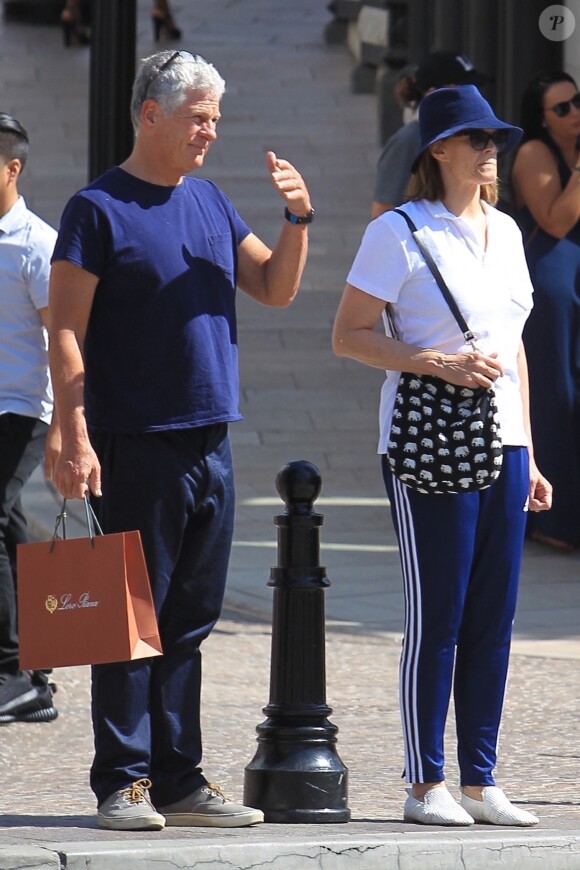 Sigourney Weaver et son mari Jim Simpson font du shopping à Los Angeles Le 14 octobre 2017 