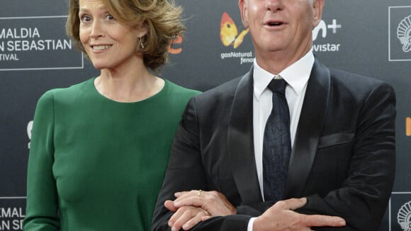 Sigourney Weaver a 71 ans : sa discrète (et longue) histoire d'amour avec Jim Simpson