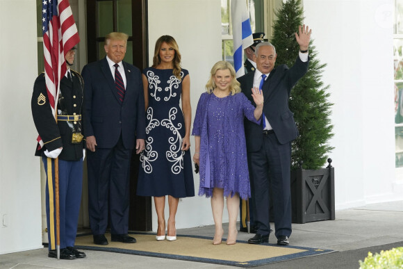 Le président Donald J. Trump, Melania Trump, Première dame, accueillent Benjamin Netanyahu, Premier ministre d'Israël et sa femme Sara Netanyahou pour signer les accords d'Abraham, un traité de paix avec l'État d'Israël à la Maison Blanche à Washington, DC le mardi 15 septembre 2020.