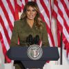 Melania Trump défend le bilan de son mari lors de la Convention nationale républicaine, sous les yeux du président américain Donald Trump à la Maison Blanche à Washington.