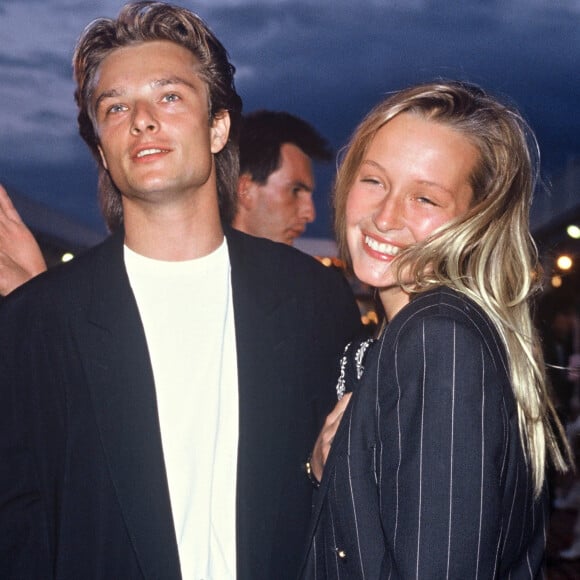 Archives- David Hallyday et Estelle Lefébure- Soirée à la piscine Deligny à Paris, en 1988.