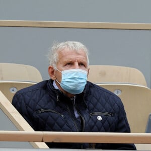 Patrick Poivre D'Arvor et son petit fils Jérémy lors des internationaux de tennis de Roland Garros à Paris le 8 Octobre 2020 © Dominique Jacovides / Bestimage