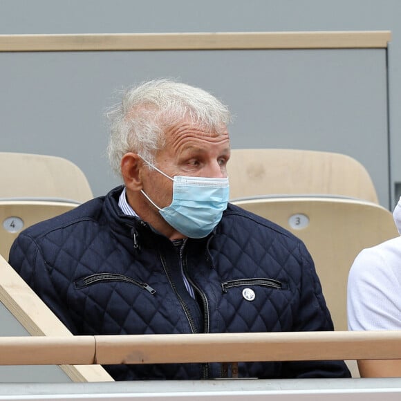 Patrick Poivre D'Arvor et son petit fils Jérémy lors des internationaux de tennis de Roland Garros à Paris le 8 Octobre 2020 © Dominique Jacovides / Bestimage