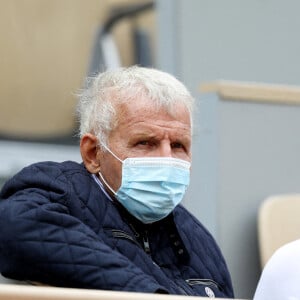 Patrick Poivre D'Arvor et son petit fils Jérémy lors des internationaux de tennis de Roland Garros à Paris le 8 Octobre 2020 © Dominique Jacovides / Bestimage