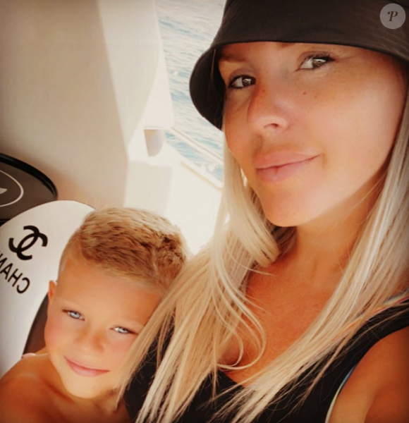 Amélie Neten évoque sa prise de poids en story Instagram