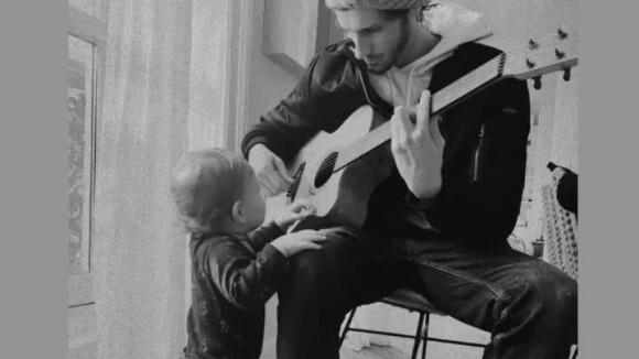 Jean-Baptiste Maunier et son fils Ezra (qui a désormais 13 mois). Le 14 octobre 2020.