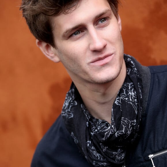 Info - Jean-Baptiste Maunier officialise avec sa compagne Léa Arnezeder - Jean-Baptiste Maunier People au village des Internationaux de France de tennis de Roland Garros à Paris. Le 23 mai 2016. © Dominique Jacovides/Bestimage 