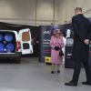 La reine Elizabeth II d'Angleterre et le prince William, duc de Cambridge, visitent le laboratoire des sciences et de la technologie de la défense (DSTL) à Porton Down, le 15 octobre 2020. Cette visite a pour but de voir l'enceinte énergétique, l'affichage des armes, les tactiques utilisées dans le contre-espionnage, ainsi que de rencontrer le personnel impliqué dans l'incident de Salisbury Novichok. La reine Elizabeth II d'Angleterre, arrivée séparément de son petit-fils, mène ici son premier engagement public à l'extérieur d'une résidence royale en sept mois, avant que la pandémie de coronavirus (Covid-19) ne frappe le pays. À cette occasion, aucun des deux ne portait de masque de protection contre le virus.