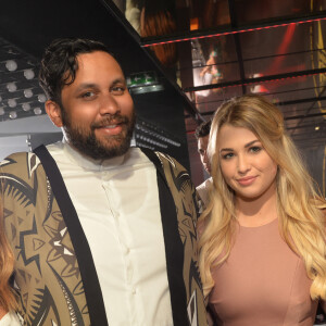 Exclusif - La blogueuse Kenza, Kevin Razy, EnjoyPhoenix et ElsaMuse - Kungs mixe à la Villa Schweppes lors du 70ème Festival International du Film de Cannes le 21 mai 2017.