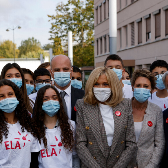 Jean-Michel Blanquer, ministre de l'Education, Richard Delepierre, maire Le Chesnay-Rocquencourt-Rocquencourt - Brigitte Macron fait une dictée aux écoliers en soutien à l'Association Européenne de Leucodystrophie (ELA), au collège Charles-Peguy, Chesnay-Rocquencourt le 12 octobre 2020. © Thomas Coex / Pool / Bestimage 