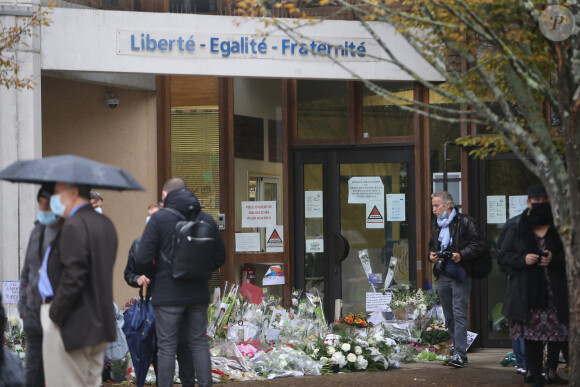 Marche Blanche en hommage à Samuel Paty, l'enseignant assassiné par un islamiste près du collège de l'Aulne à Conflans-Sainte-Honorine. Le 20 octobre 2020. © Panoramic / Bestimage 