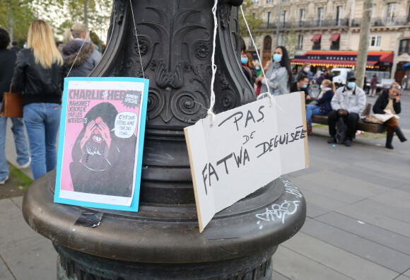 Illustration - Hommage Place de la République à Paris, en mémoire à Samuel Paty (professeur d'histoire) qui a été décapité à Conflans-Sainte-Honorine. Le 18 octobre 2020. 