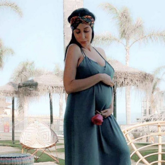 Kenza Farah, enceinte de son premier enfant. Juillet 2020.