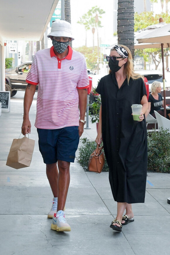 Ellen Pompeo sort déjeuner avec son mari Chris Ivery chez E Baldi à Beverly Hills le 7 octobre 2020. 
