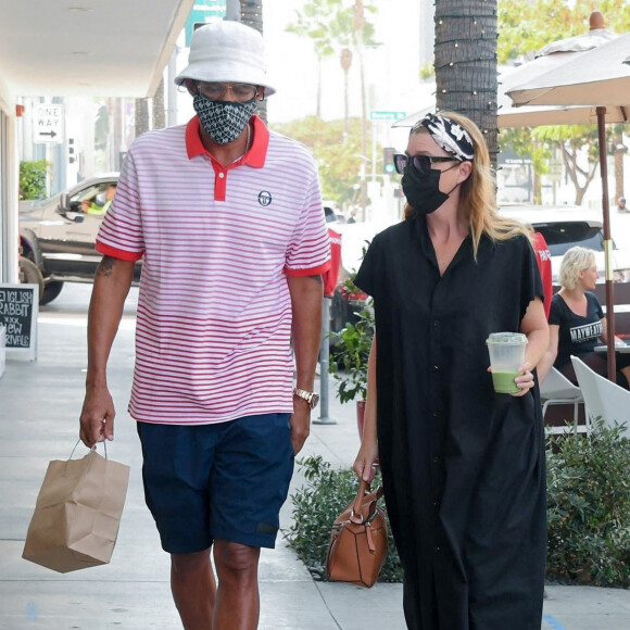 Ellen Pompeo sort déjeuner avec son mari Chris Ivery chez E Baldi à Beverly Hills le 7 octobre 2020. 