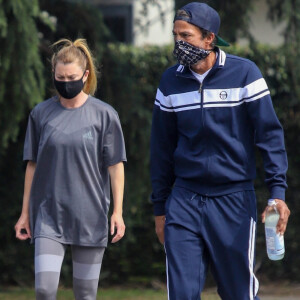 Exclusif - Ellen Pompeo et son mari Chris Ivery sont allés faire une randonnée au Griffith Park près de chez eux à Los Feliz, Los Angeles, le 23 juin 2020. 