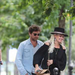 Exclusif - Laeticia Hallyday et son compagnon Pascal Balland sont allés dîner au restaurant "Joia" d'Hélène Darroze le 30 juin 2020. 