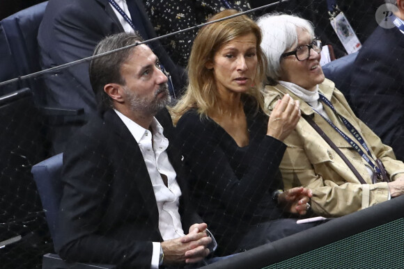 Anne Gravoin avec son compagnon Nicolas Guiraud dans les tribunes du match "Rafael Nadal - Jo-Wilfried Tsonga (7/6 - 6/1)" lors du tournoi Rolex Paris Masters 2019, le 1er novembre 2019.