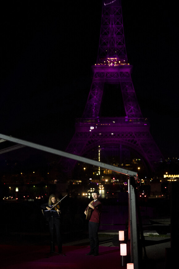 Anne Gravoin et Colin Heller - Lancement d'Octobre Rose avec l'illumination en rose de la Tour Eiffel à Paris. Le 1er octobre 2020 © Coadic Guirec / Bestimage