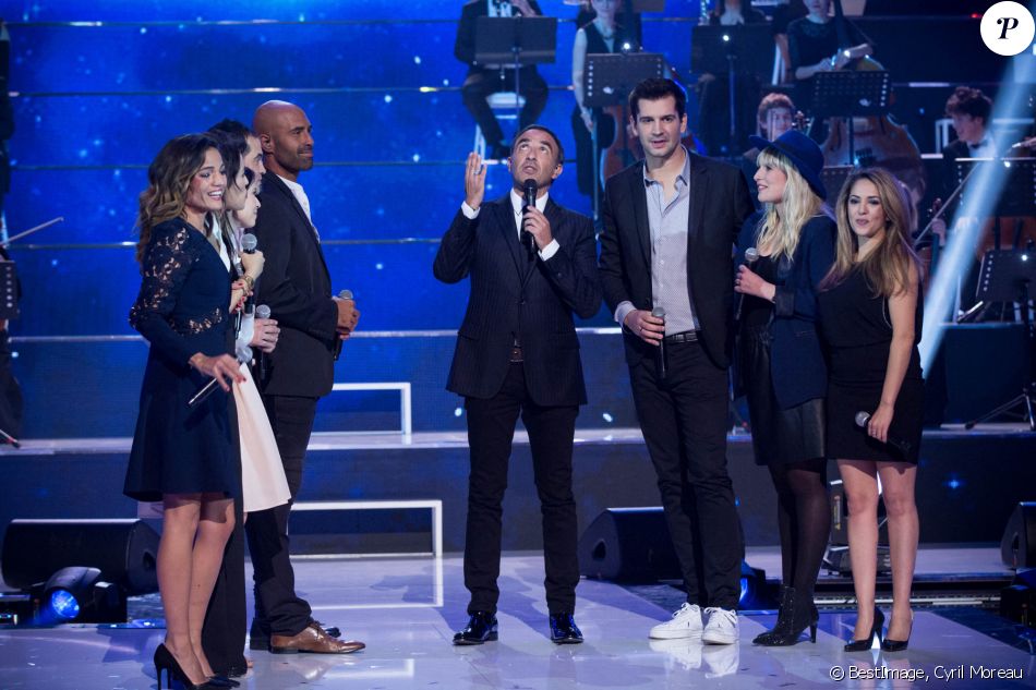 Star Academy Saison 4 Streaming Exclusif - Nikos Aliagas avec les chanteurs de la Star Academy Saison 4